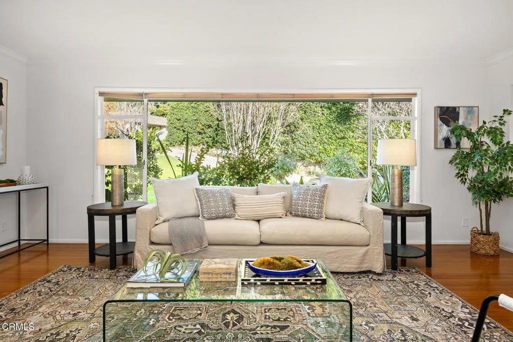 1948 Ravista Lane, La Canada Flintridge, California 91011 home-pic-10